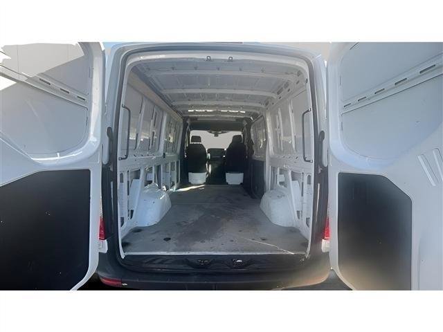 Used 2021 Mercedes-Benz Sprinter 2500 image 7