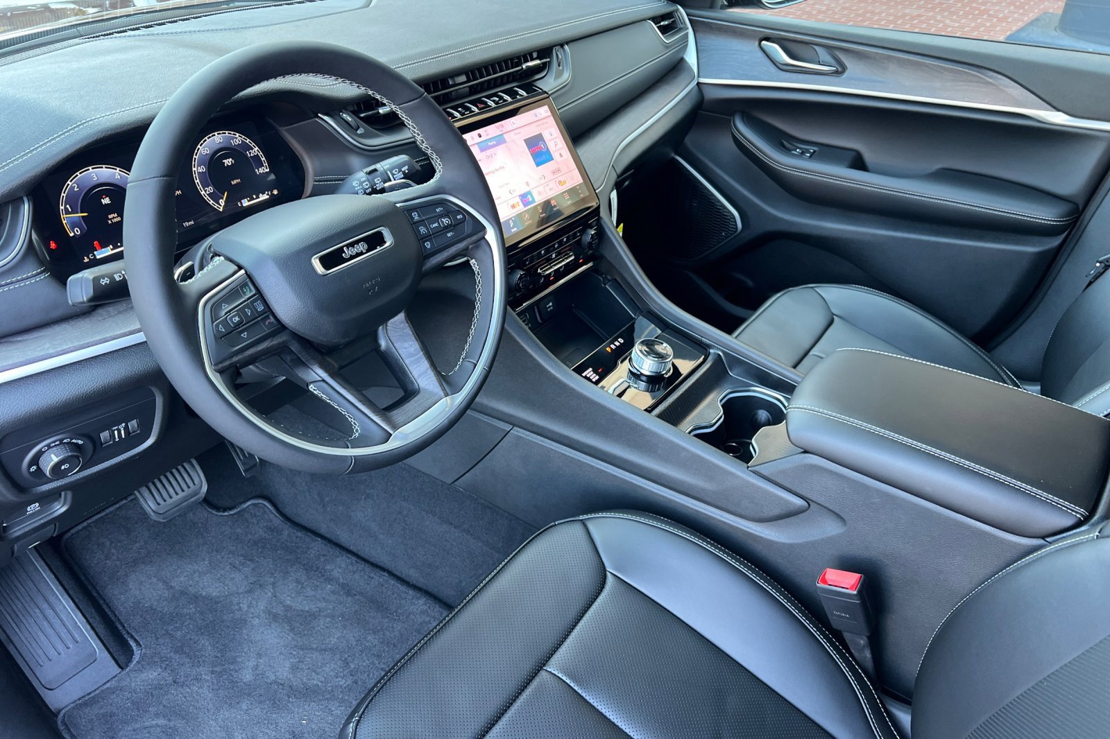 New 2025 Jeep Grand Cherokee Limited w/ Luxury Tech Group II image 10