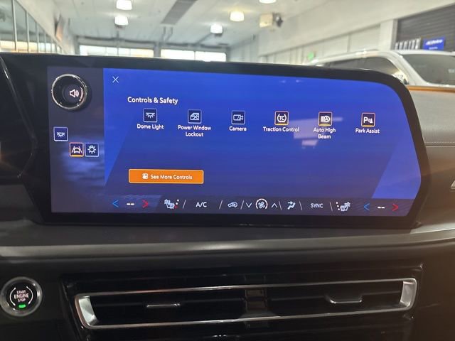 Used 2025 Chevrolet Traverse LT image 25