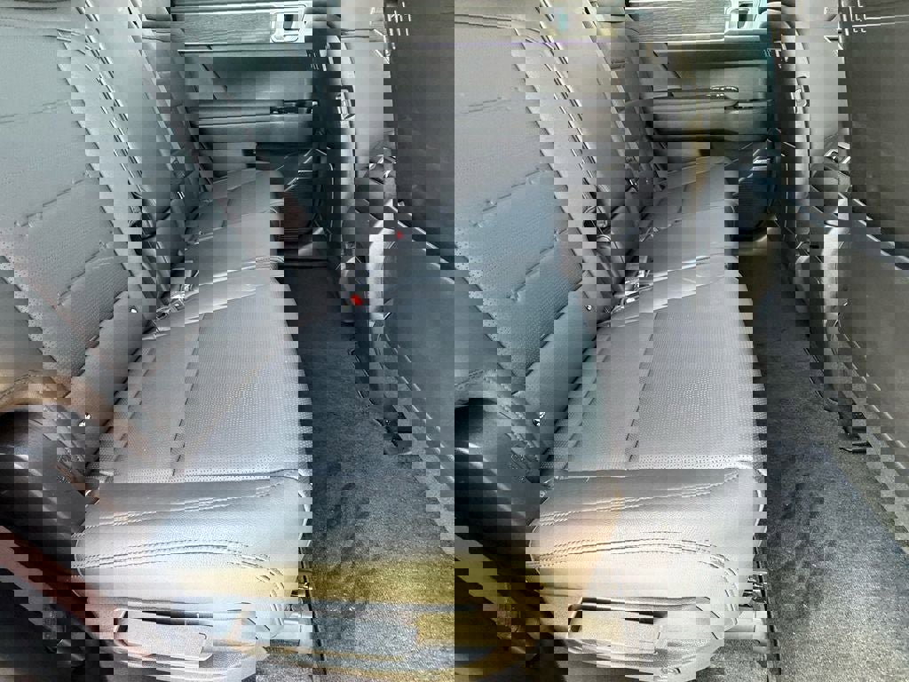 Used 2025 Hyundai Santa Fe Limited image 11