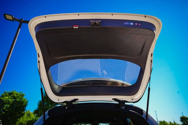 Certified 2025 Mercedes-Benz GLC 300 image 36