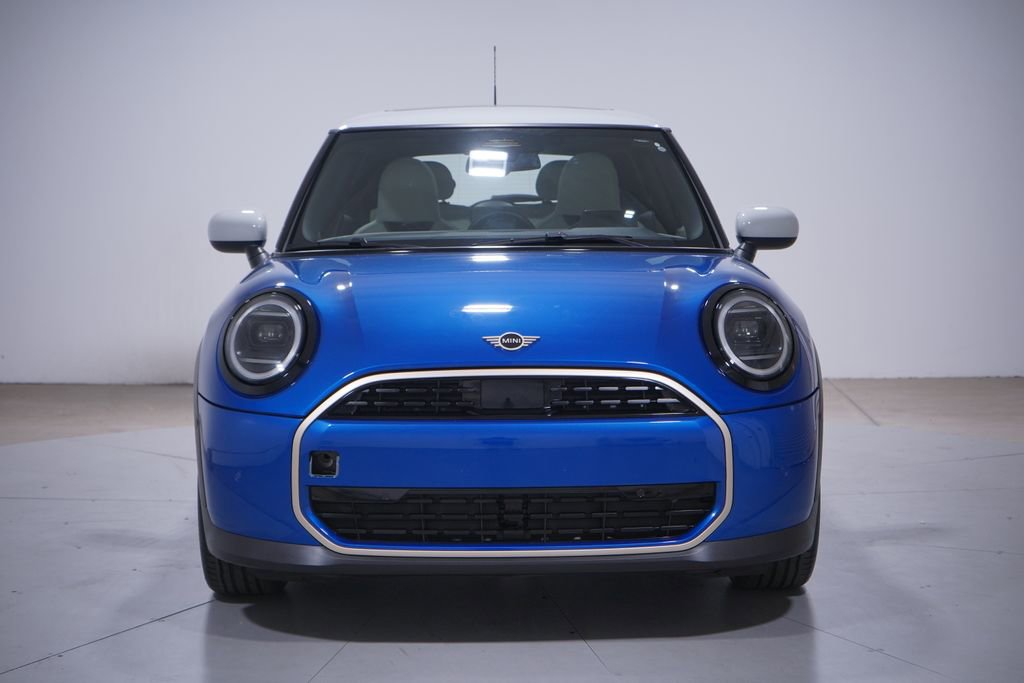 Used 2025 MINI Cooper 2-Door Hardtop image 4