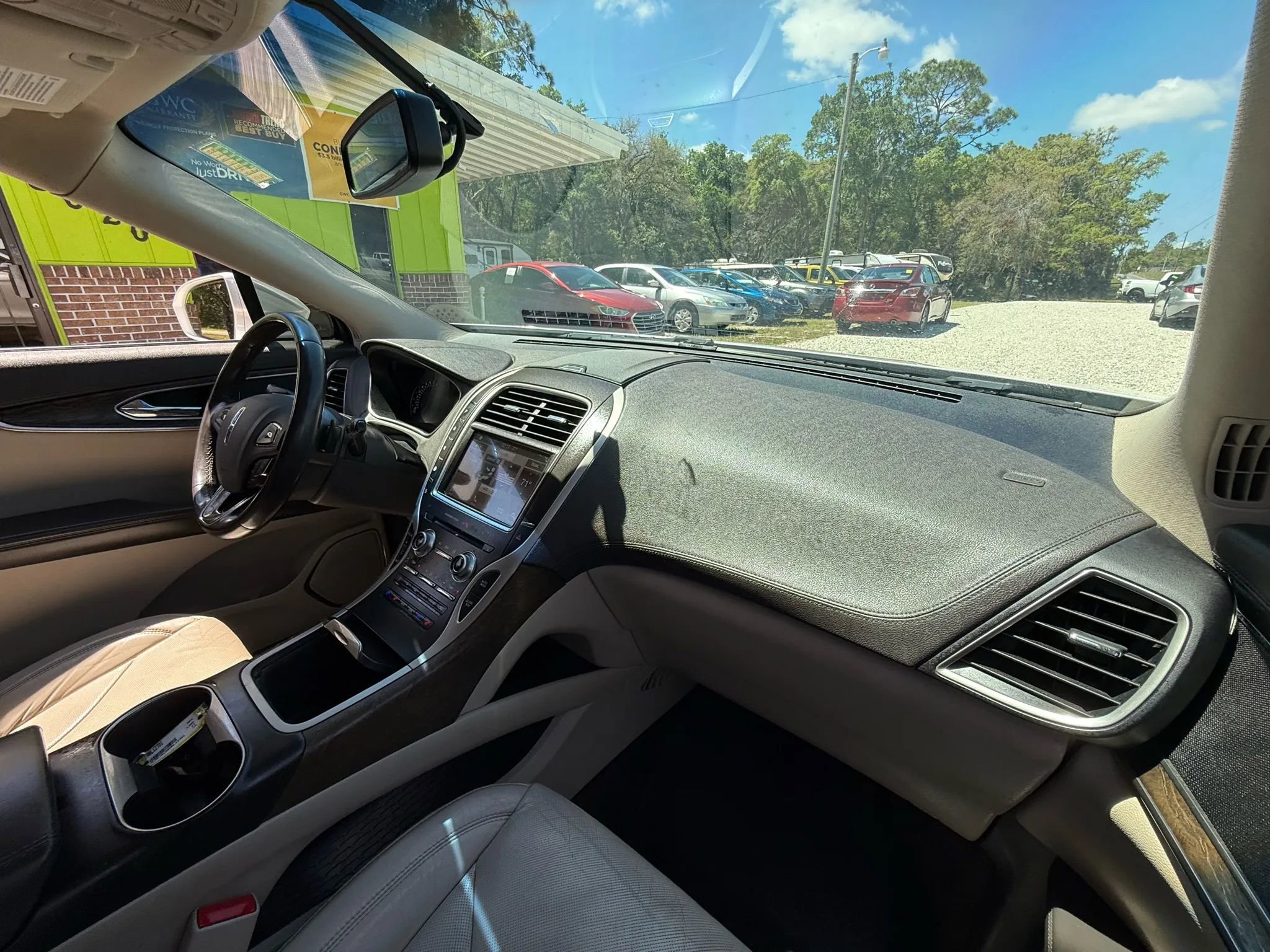 Used 2017 Lincoln MKX Reserve w/ Enhanced Security Package image 10