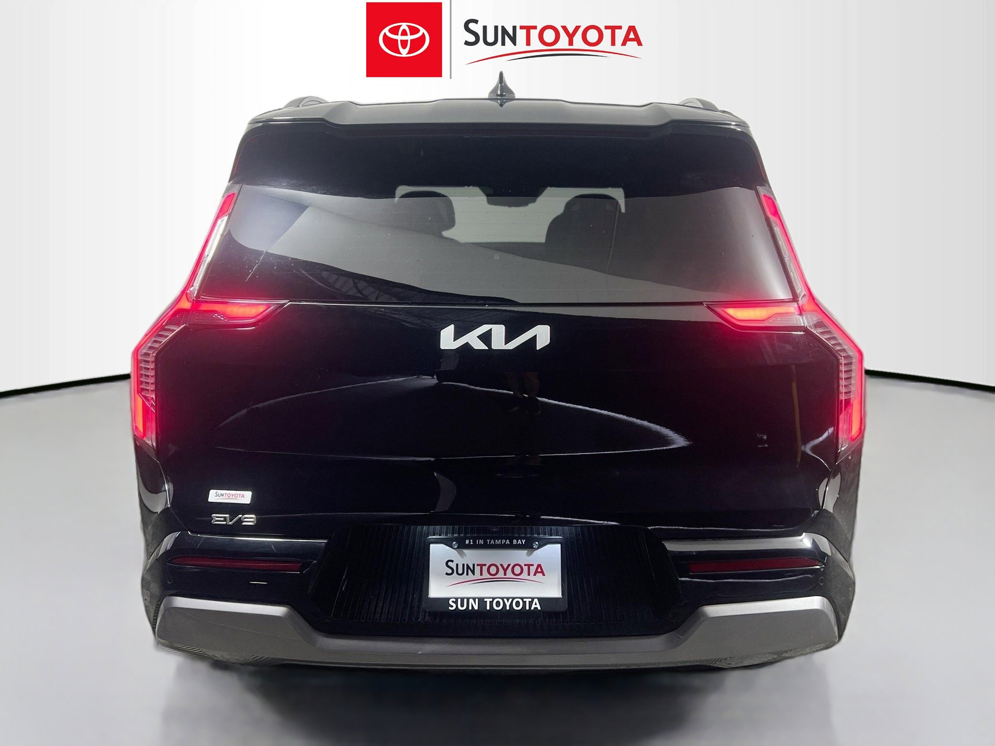 Used 2024 Kia EV9 Land image 5