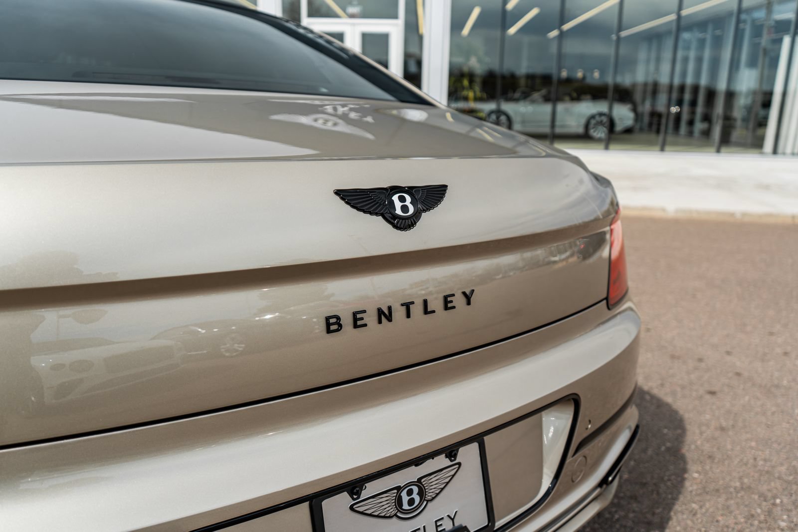 Certified 2025 Bentley Flying Spur Plug-In Hybrid AWD/4WD image 10