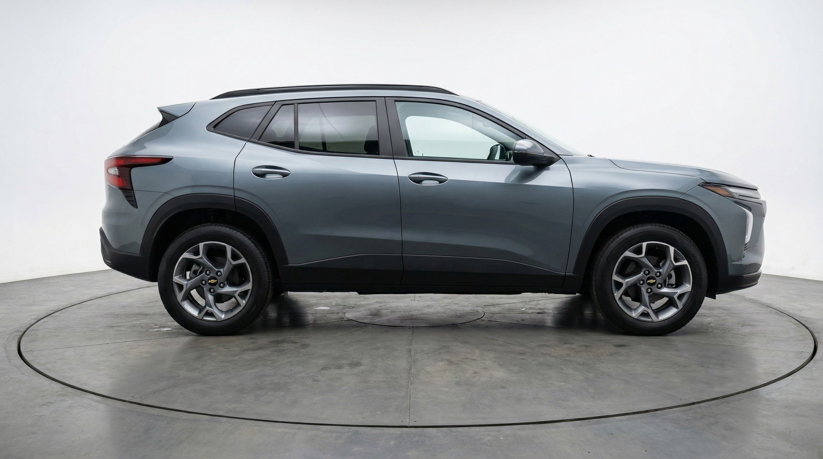 Used 2025 Chevrolet Trax LT image 11