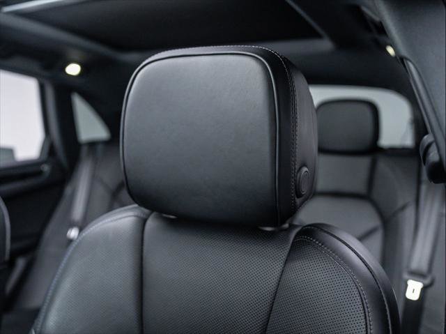 Used 2024 Porsche Macan image 16