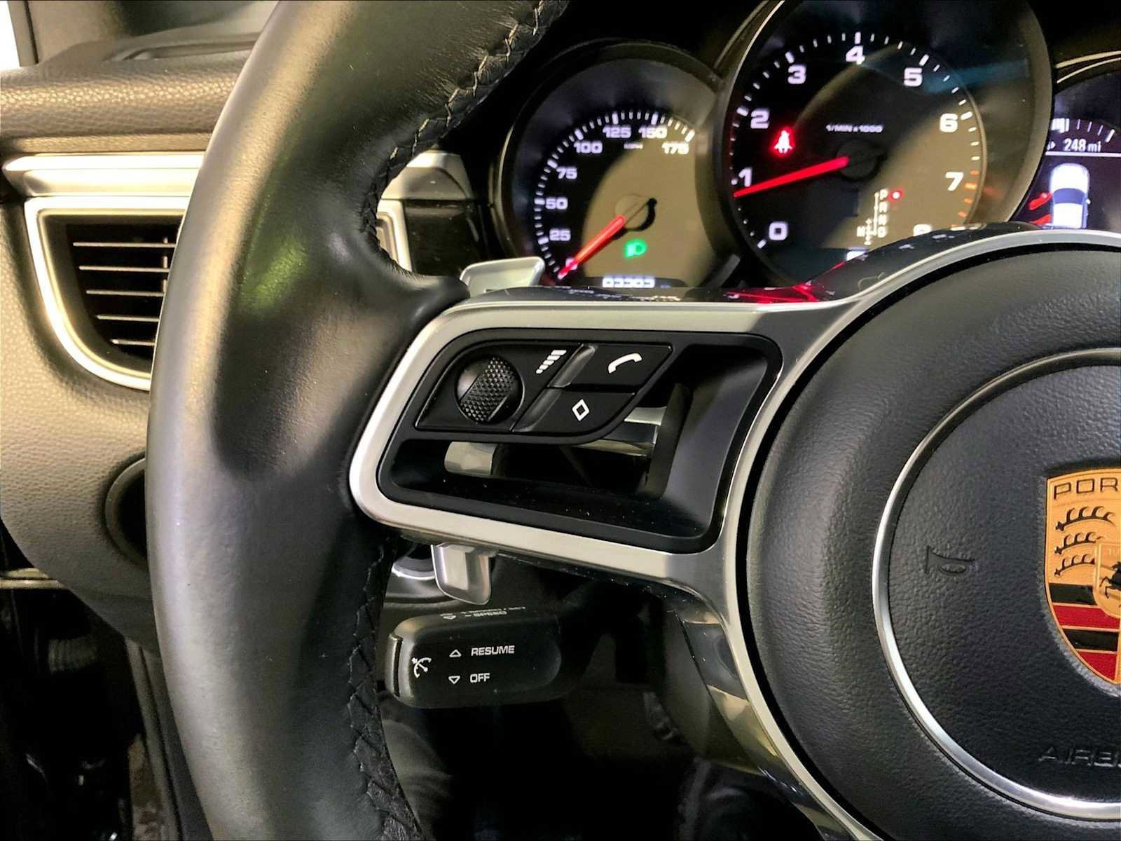 Certified 2018 Porsche Macan AWD/4WD image 27