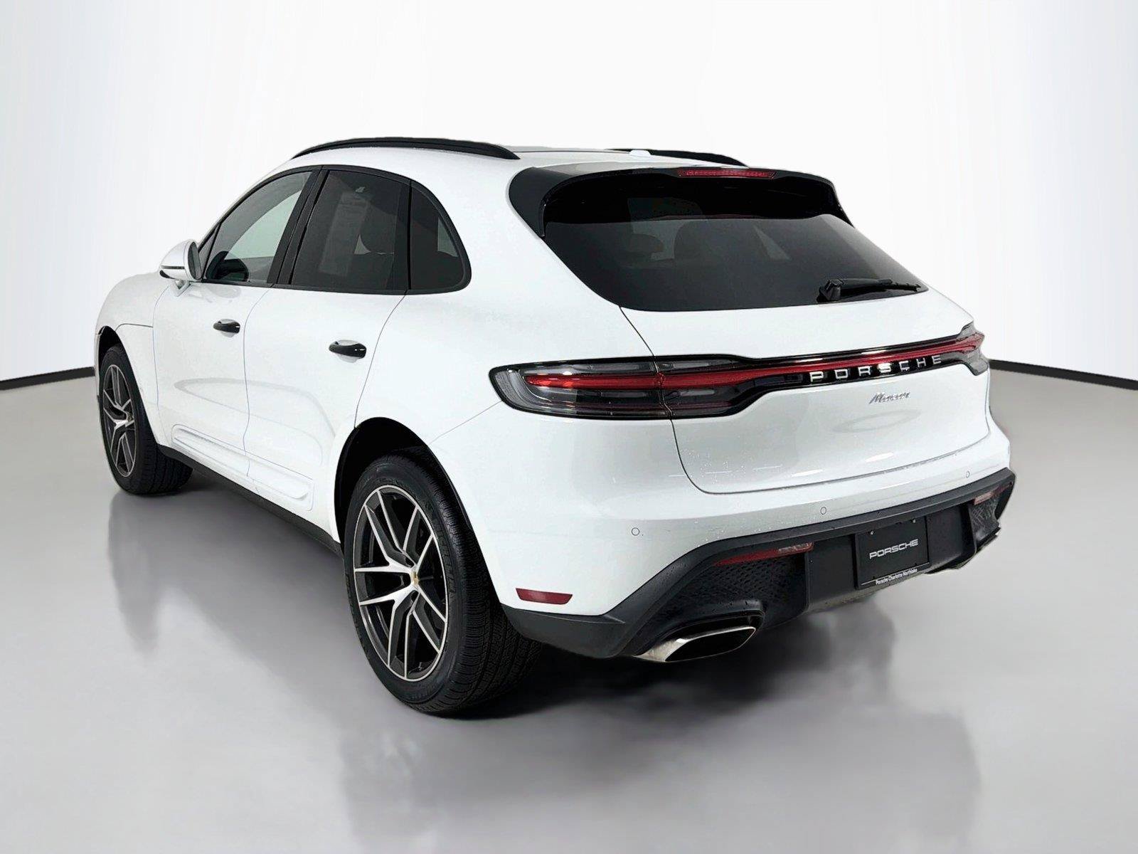 Used 2023 Porsche Macan AWD/4WD image 3