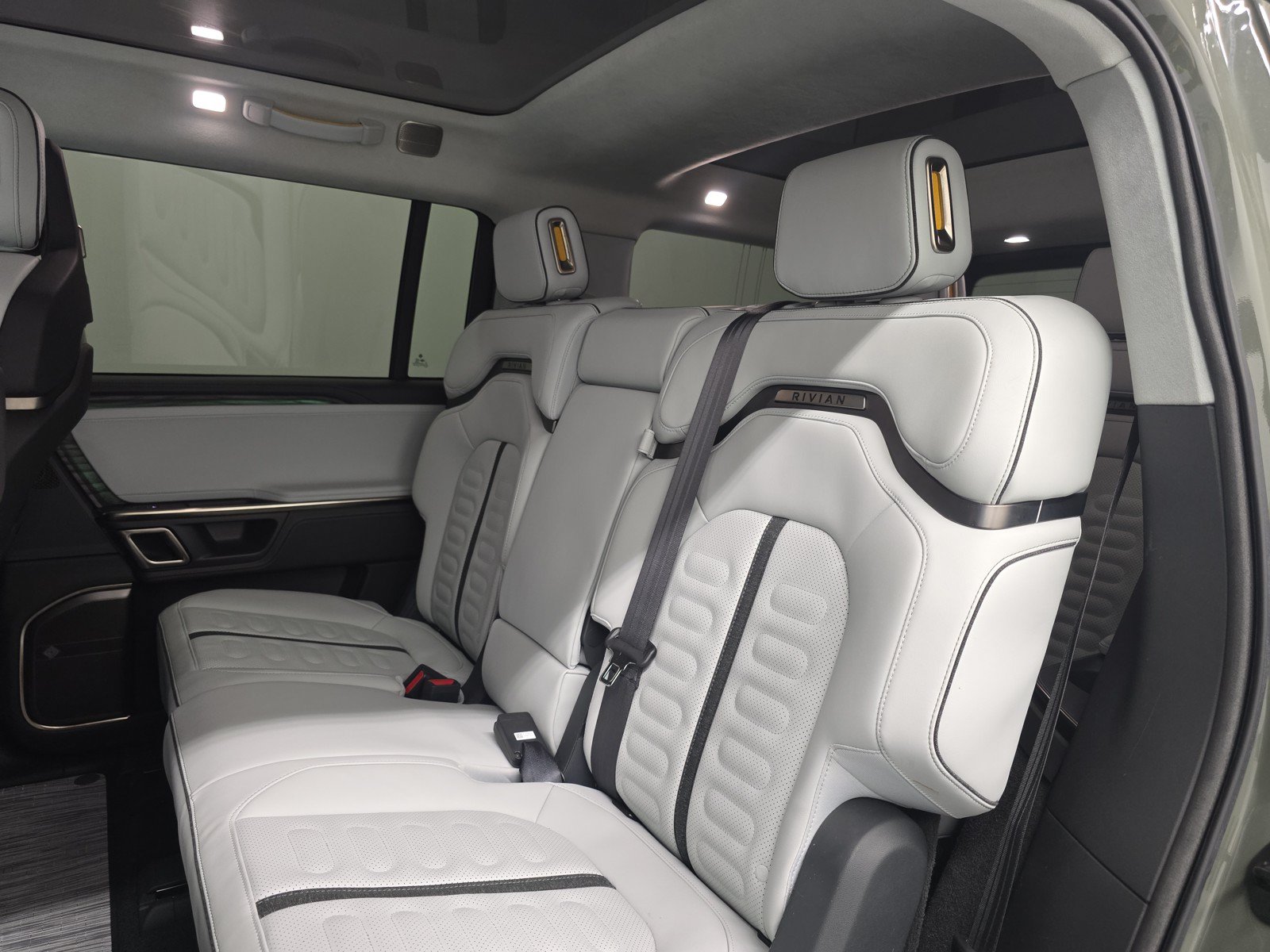 Used 2023 Rivian R1S Launch Edition AWD/4WD image 21