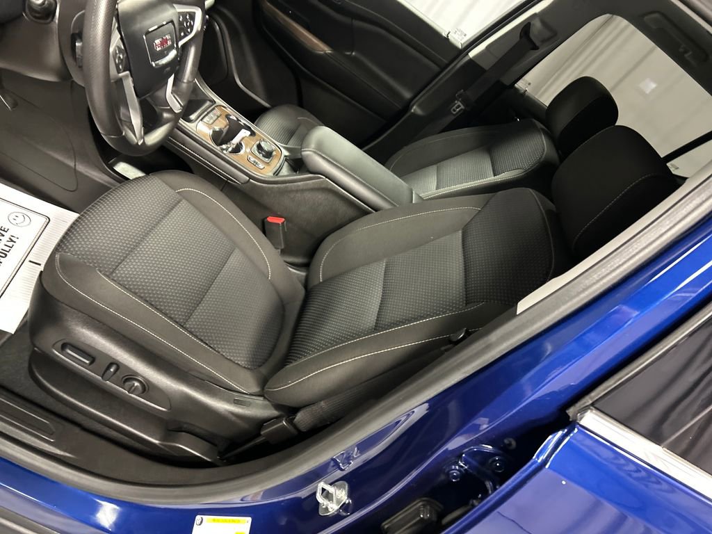 Used 2023 GMC Acadia SLE w/ Driver Convenience Package image 12