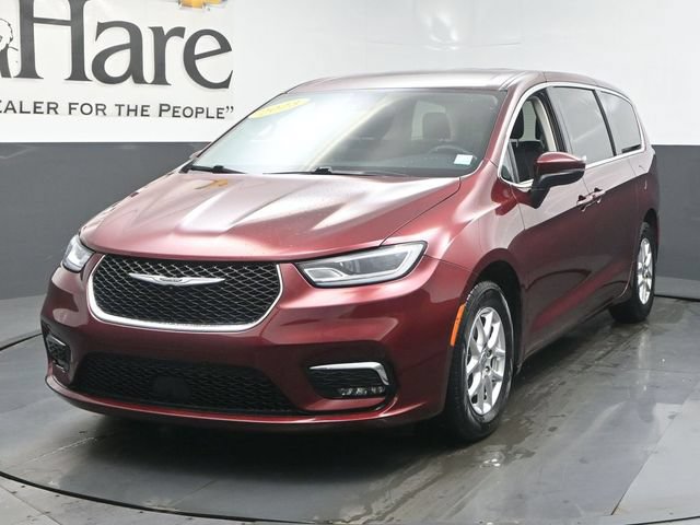 Used 2023 Chrysler Pacifica Touring-L FWD image 7
