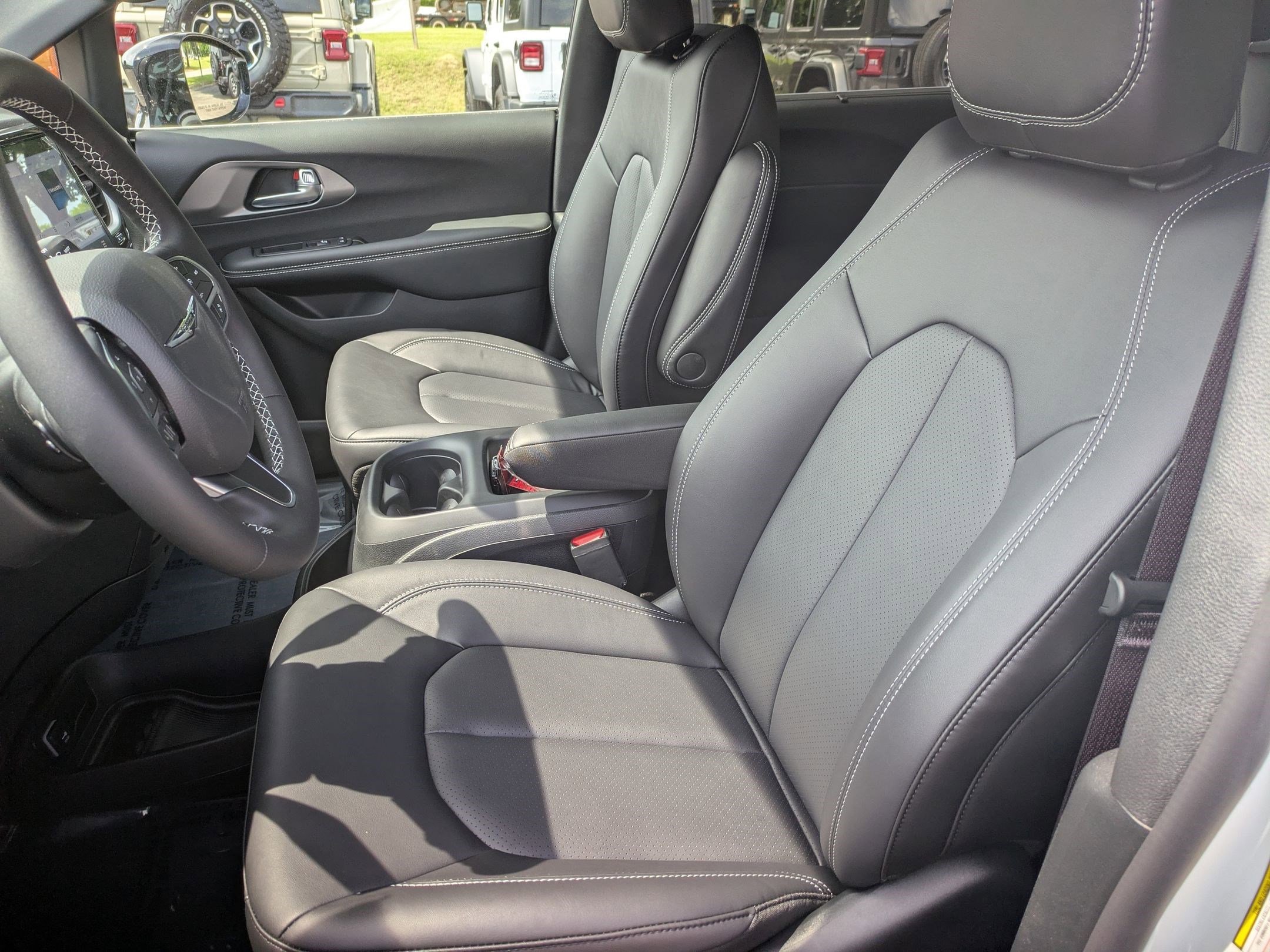 New 2026 Chrysler Pacifica Select image 16