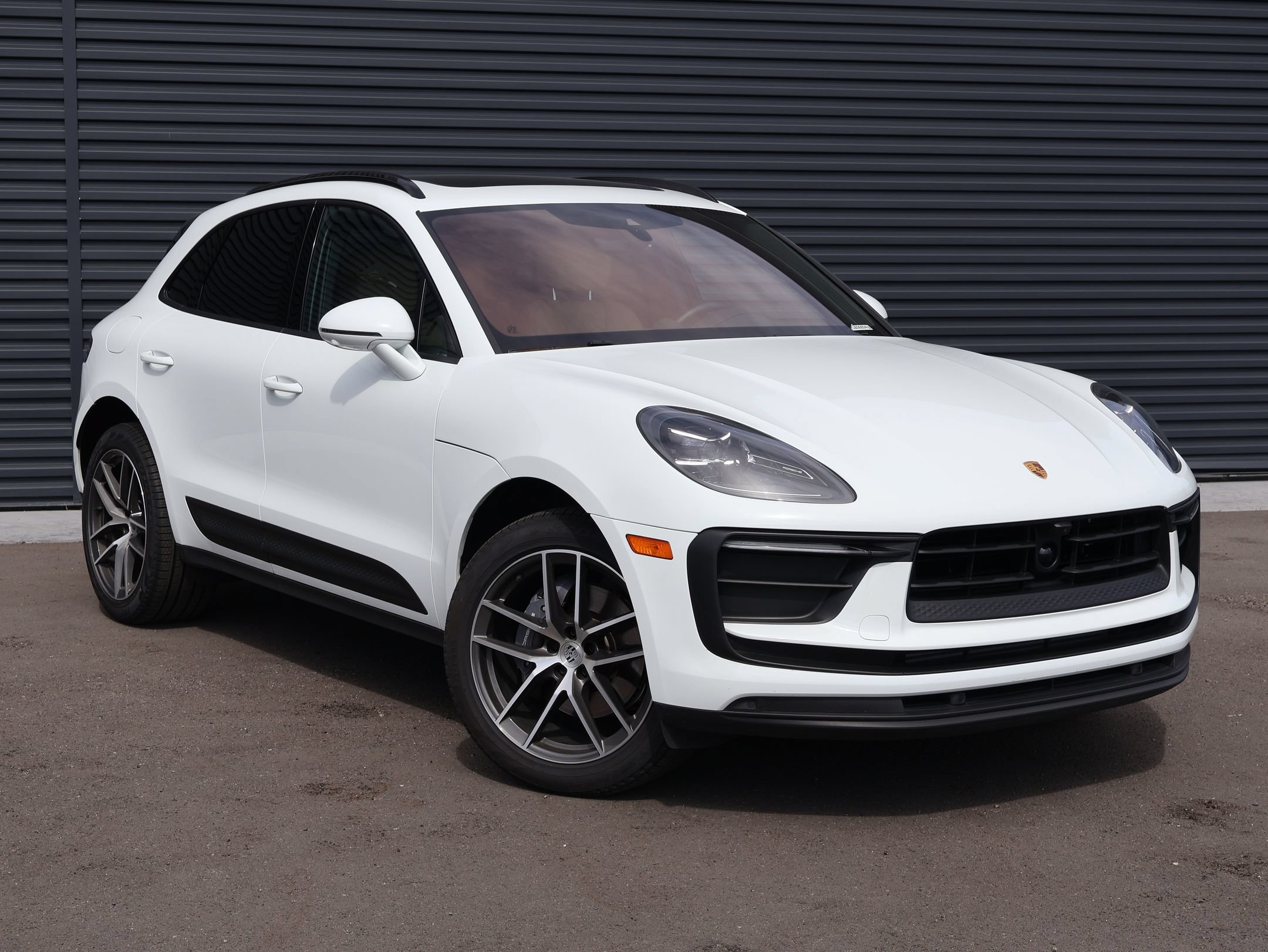 Certified 2026 Porsche Macan AWD/4WD image 8