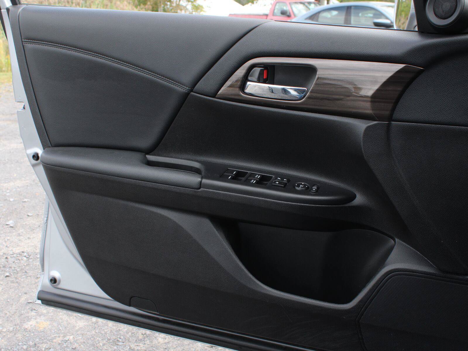 Used 2016 Honda Accord EX image 10
