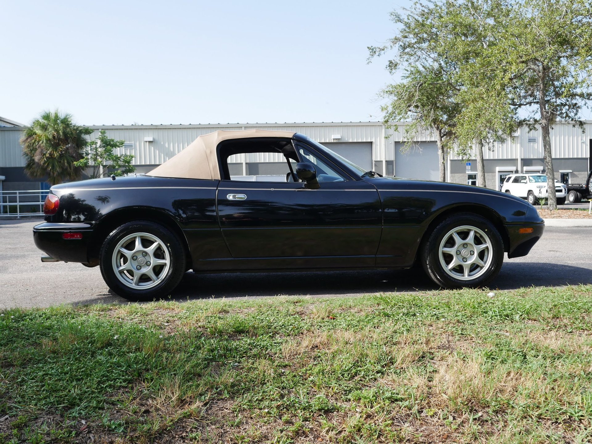 Used 1997 MAZDA MX-5 Miata RWD image 98