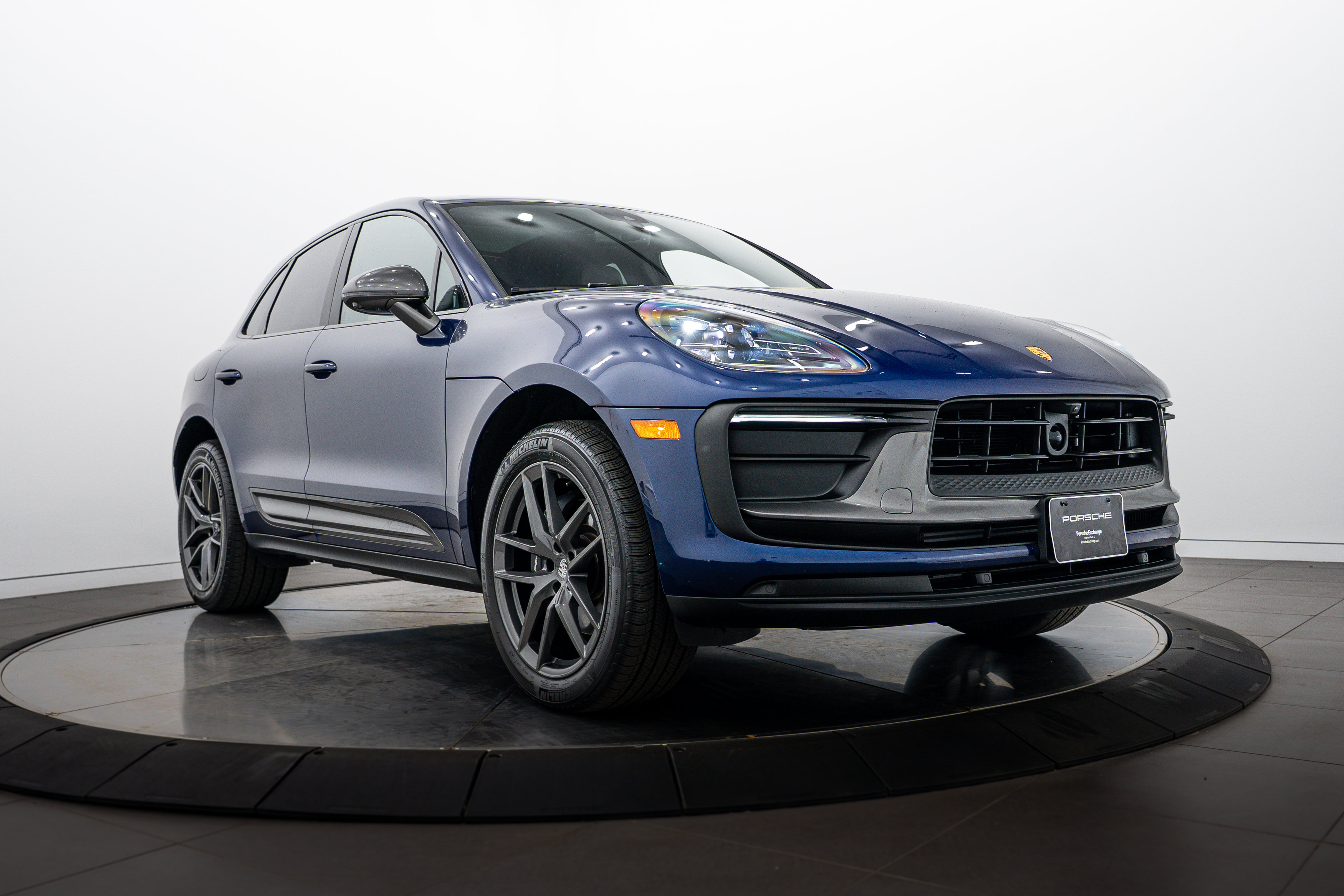 Certified 2026 Porsche Macan Turbo AWD/4WD image 9