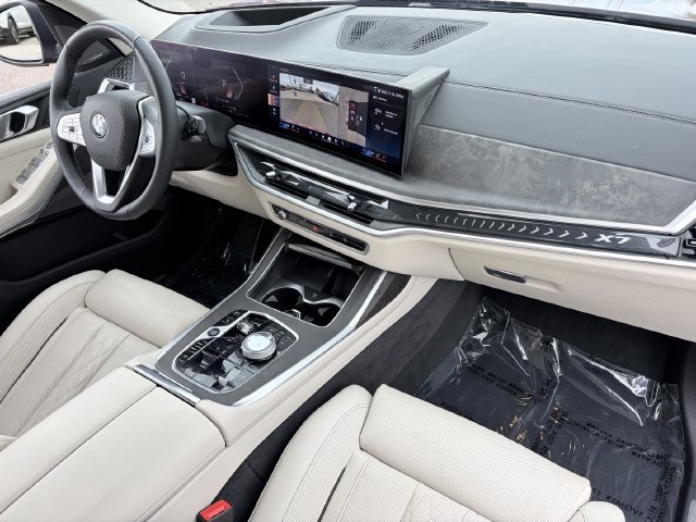 Used 2025 BMW X7 xDrive40i w/ Premium Package AWD/4WD image 14