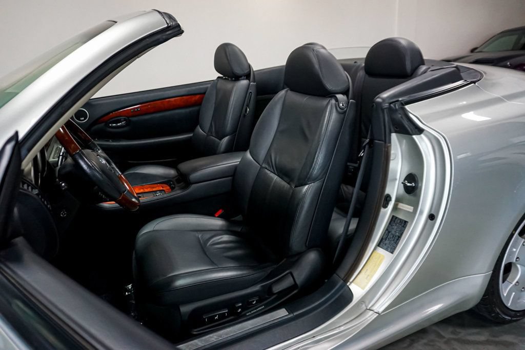 Used 2004 Lexus SC 430 Convertible RWD image 12