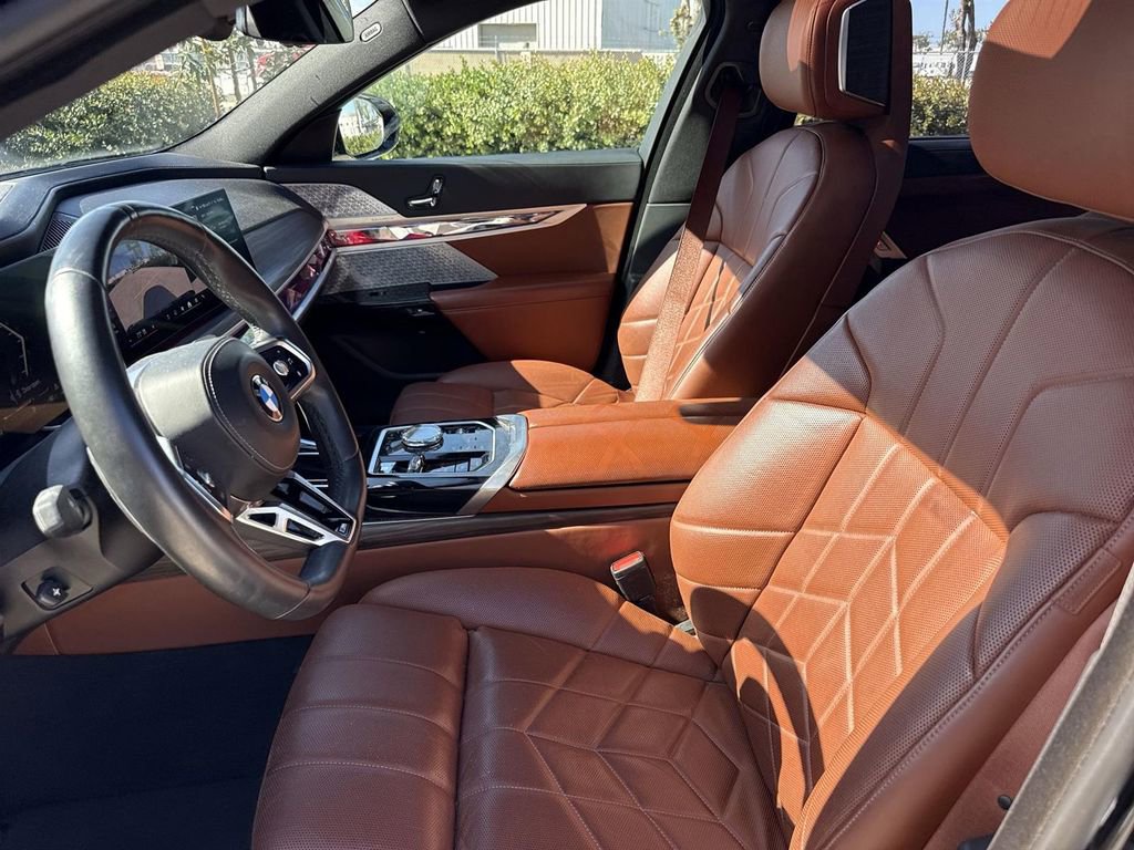 Used 2023 BMW 740i w/ Parking Assistance Package image 19