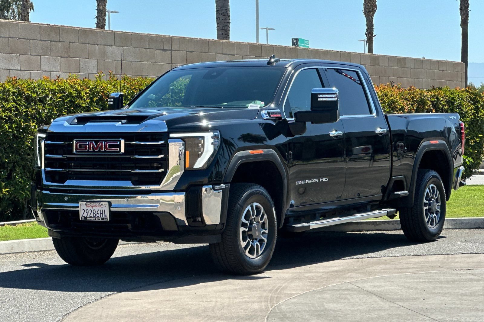 Certified 2025 GMC Sierra 2500 SLT w/ SLT Premium Package AWD/4WD image 8
