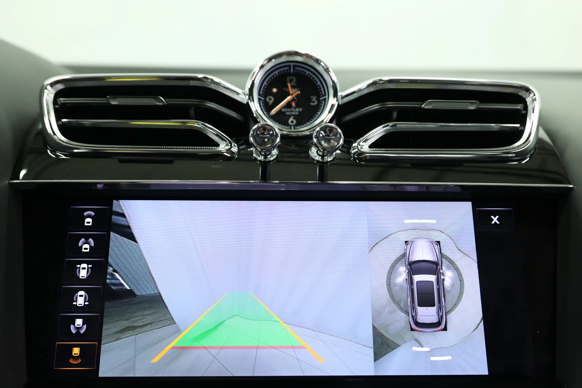 Used 2023 Bentley Bentayga Extended Wheelbase AWD/4WD image 46