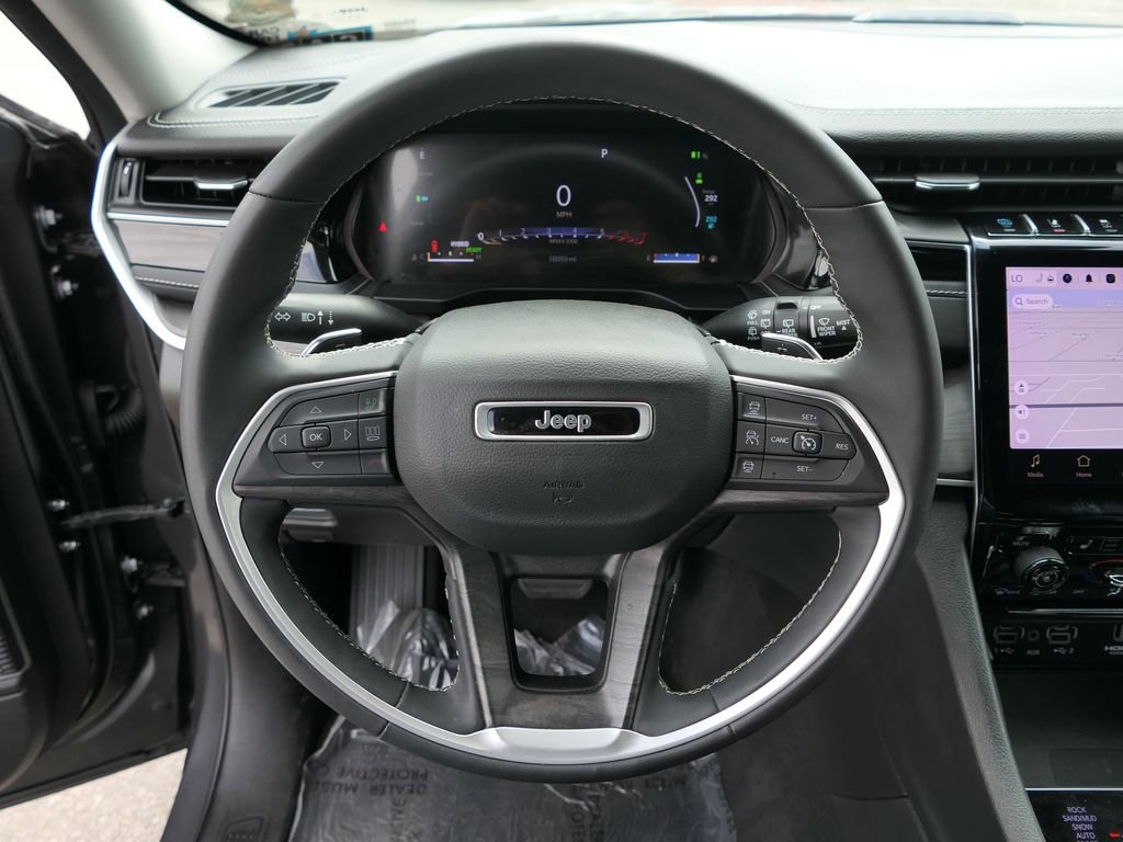 Used 2023 Jeep Grand Cherokee 4WD 4xe w/ Luxury Tech Group II image 17