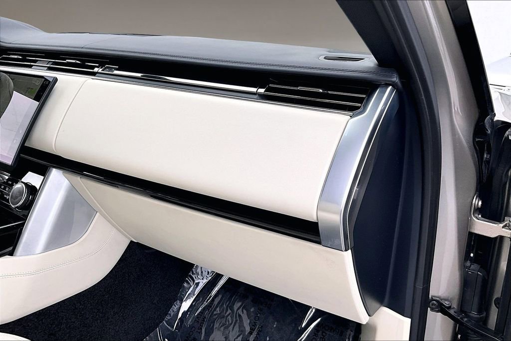 Certified 2023 Land Rover Range Rover SE image 24
