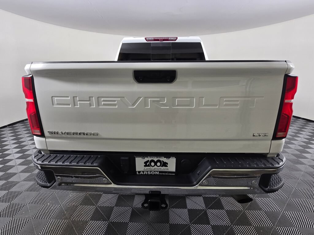 Used 2024 Chevrolet Silverado 3500 LTZ w/ LTZ Plus Package AWD/4WD image 4