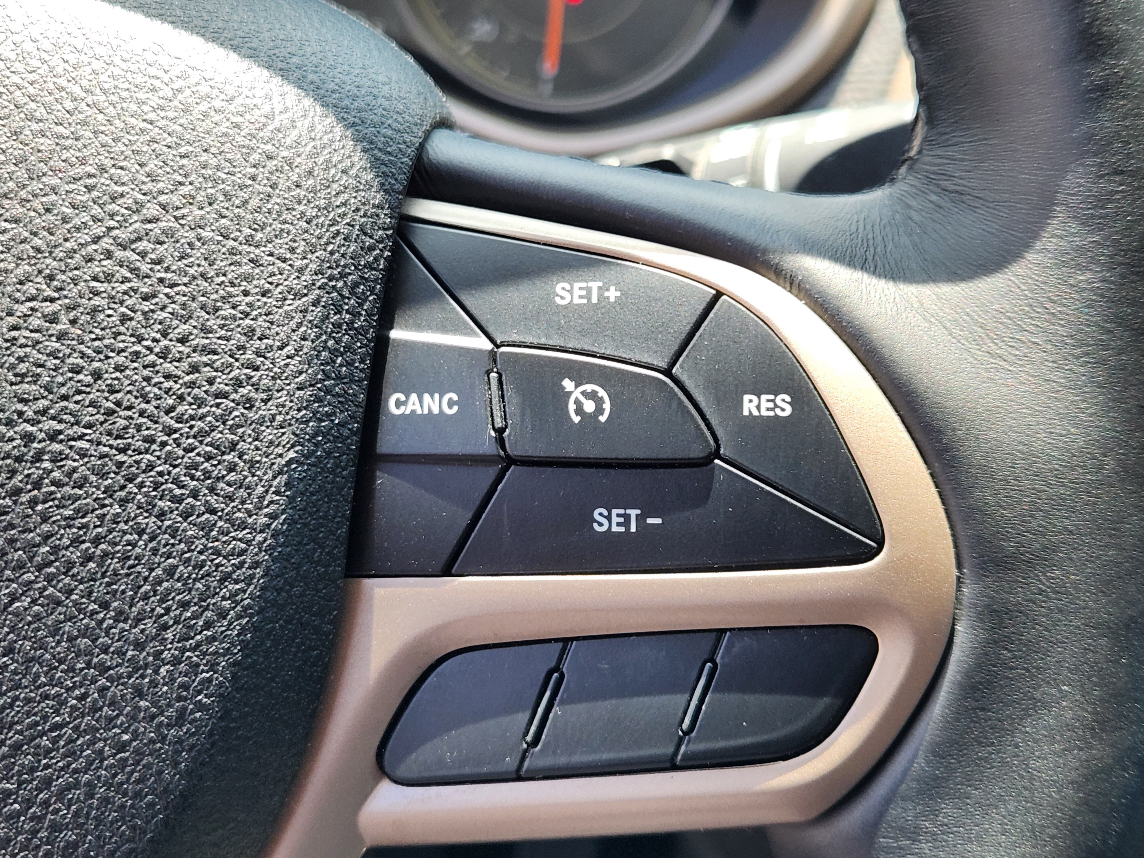 Used 2017 Jeep Cherokee Limited AWD/4WD image 25