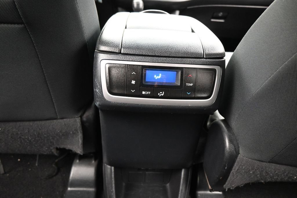 Used 2019 Toyota Highlander LE FWD image 32