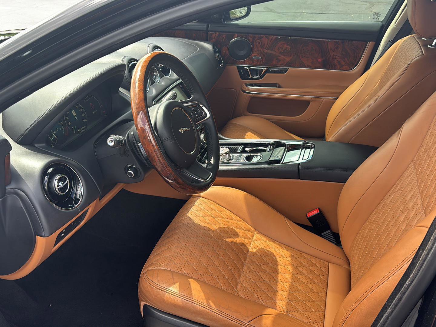 Used 2018 Jaguar XJ L Portfolio RWD image 10