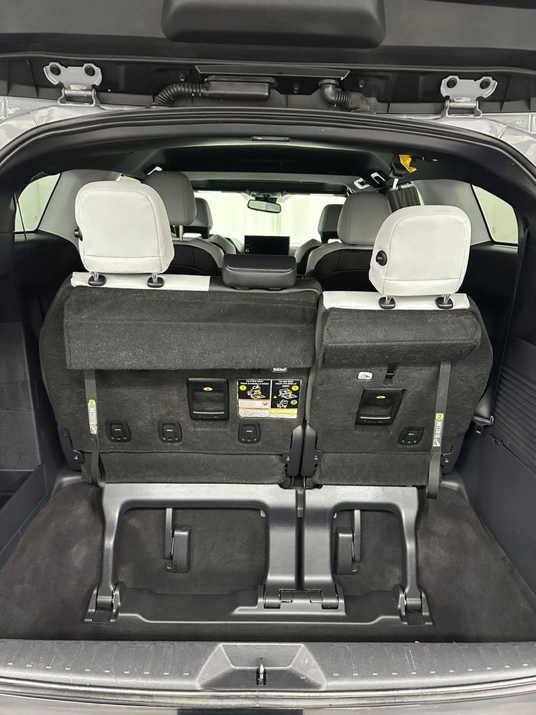 Used 2025 Toyota Sienna XSE image 30