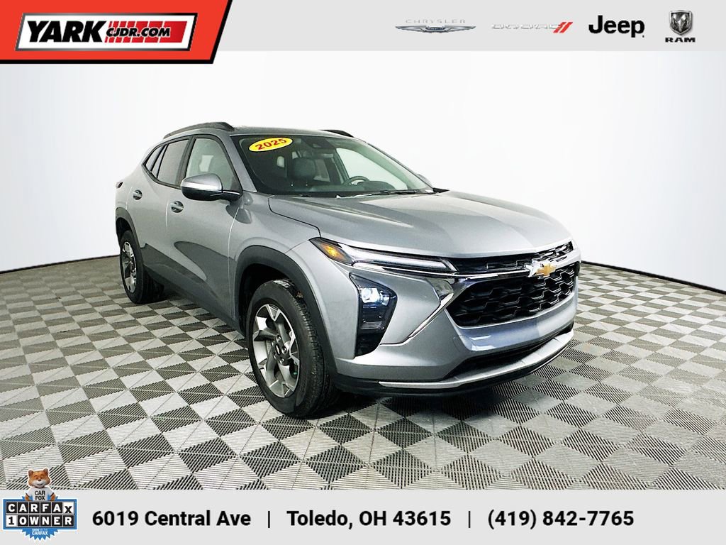Used 2025 Chevrolet Trax LT image 1
