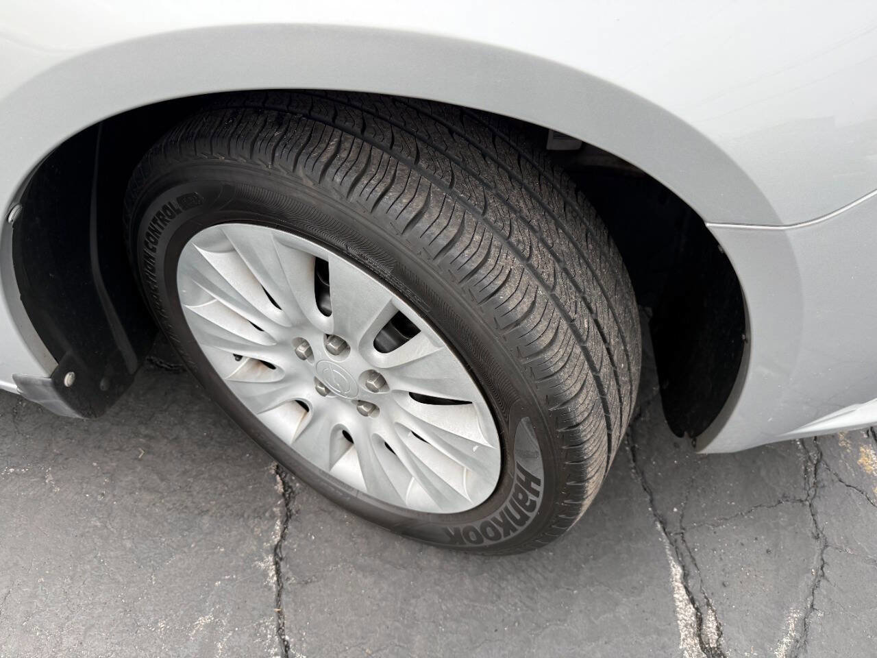 Used 2011 Chrysler 200 LX FWD image 23