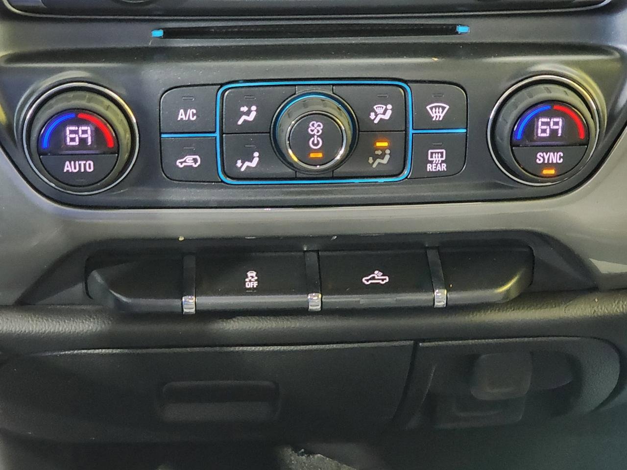 Used 2018 Chevrolet Silverado 1500 LT w/ All Star Edition image 25