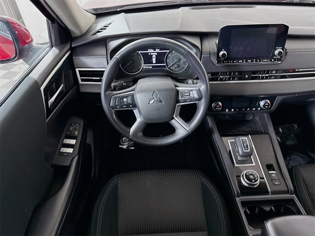 Used 2022 Mitsubishi Outlander ES image 3