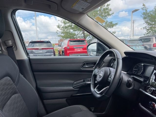 Used 2024 Nissan Pathfinder SV image 35