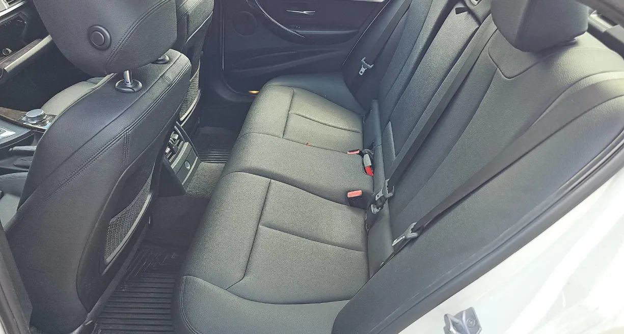 Used 2017 BMW 330i xDrive Sedan AWD/4WD image 6