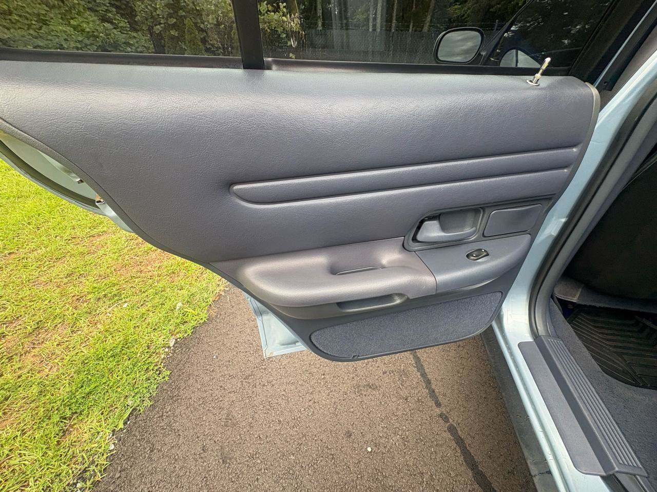 Used 1999 Ford Crown Victoria LX RWD image 11