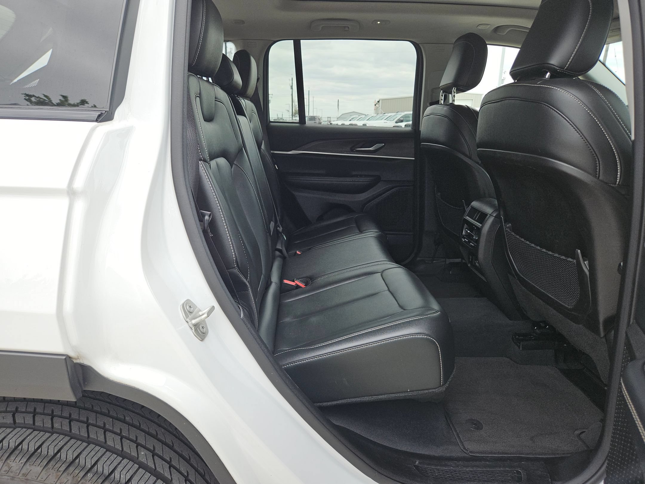 Used 2023 Jeep Grand Cherokee Limited RWD image 25