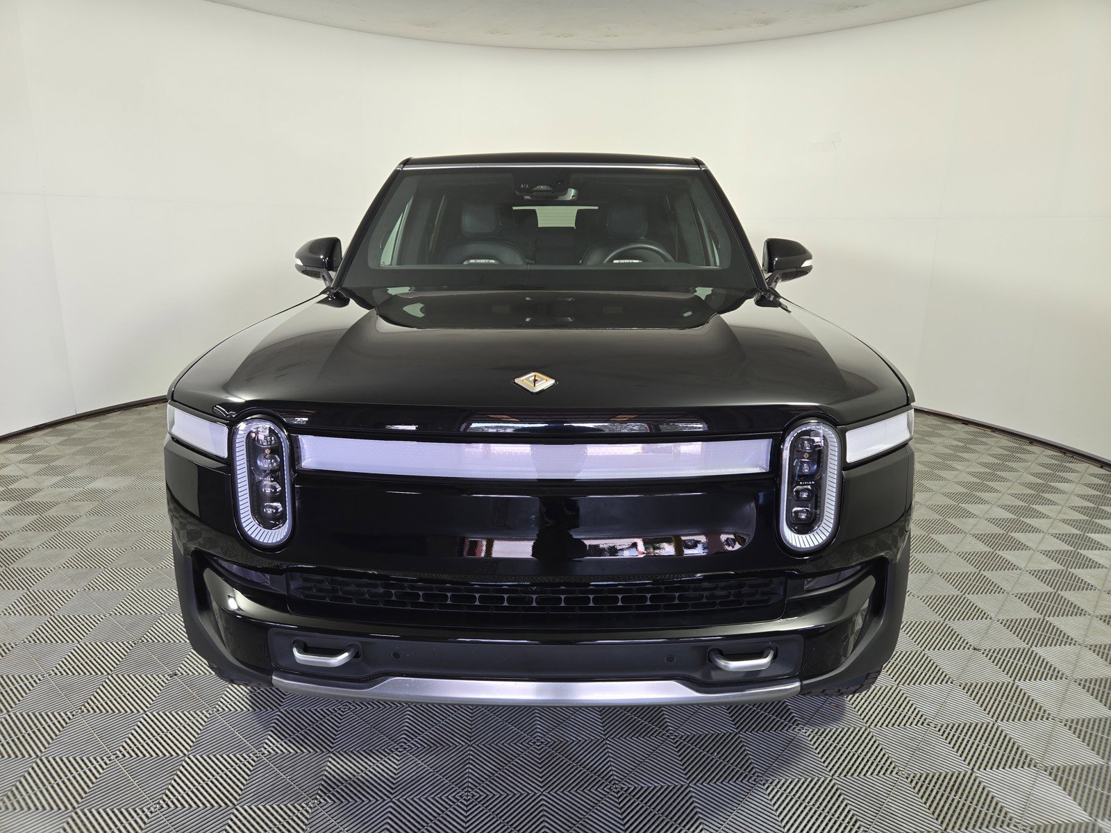 Used 2024 Rivian R1S Adventure image 8