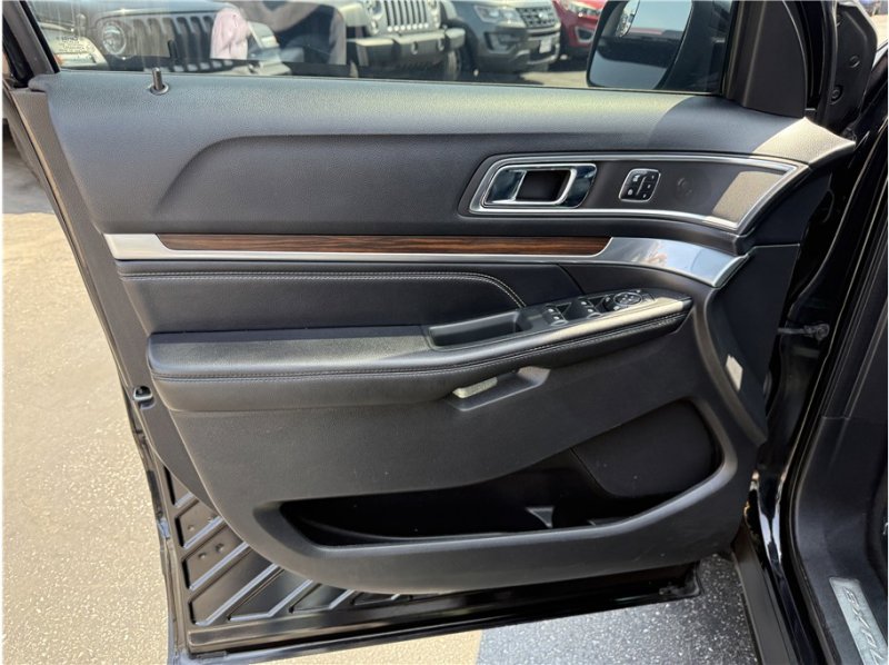 Used 2016 Ford Explorer Limited image 15