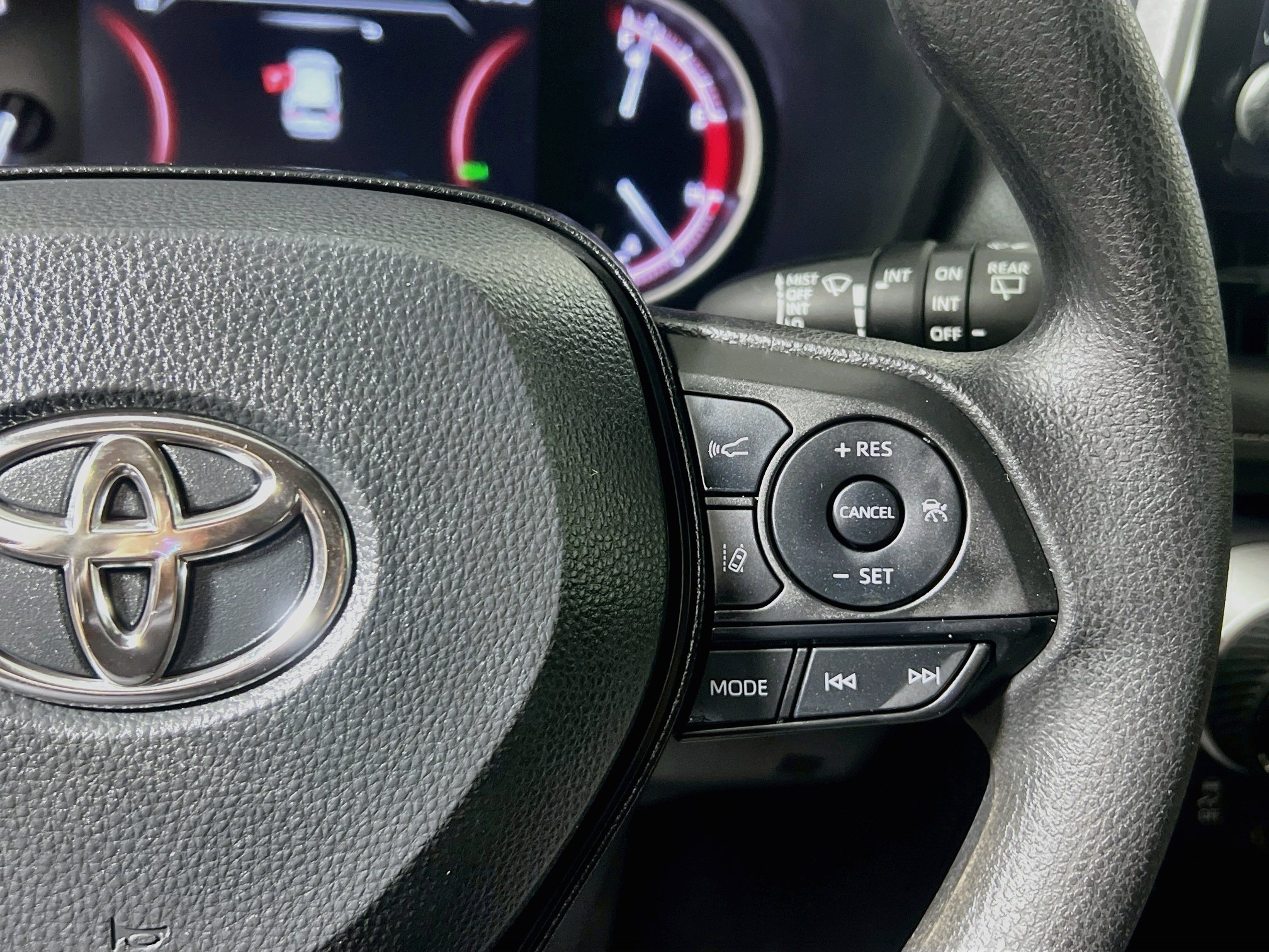 Used 2024 Toyota RAV4 XLE FWD image 19