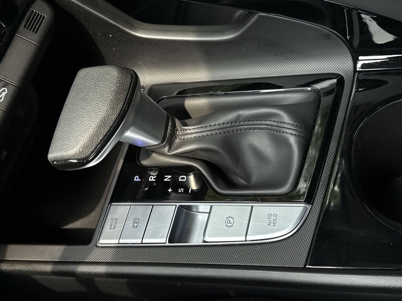 Certified 2024 Hyundai Elantra Blue FWD image 22