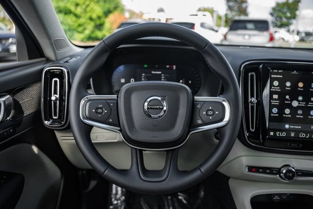Used 2026 Volvo XC40 B5 Ultra w/ Protection Package Premier AWD/4WD image 29