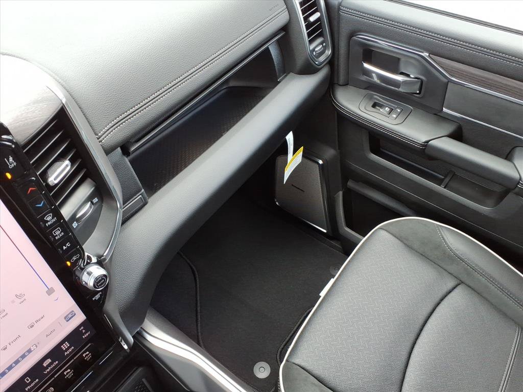 New 2026 RAM 2500 Laramie AWD/4WD image 32