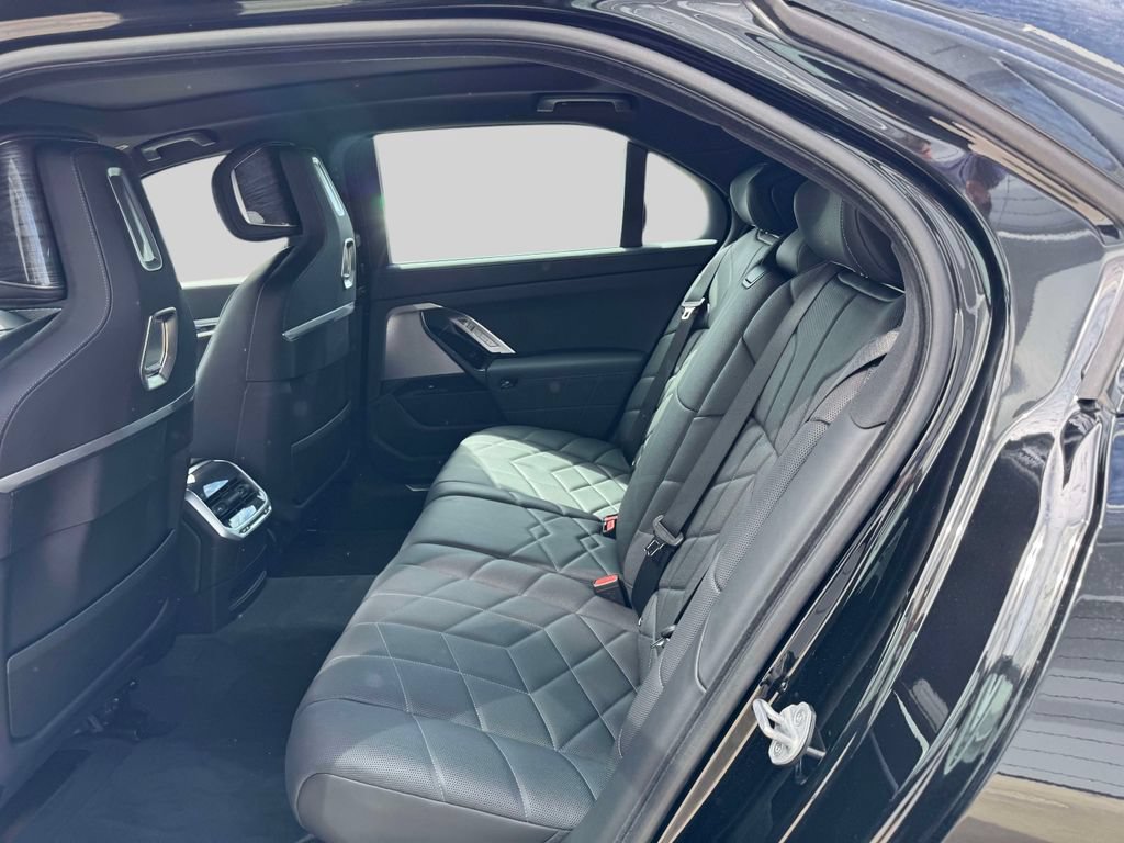 Used 2025 BMW i7 eDrive50 w/ M Sport Package RWD image 11
