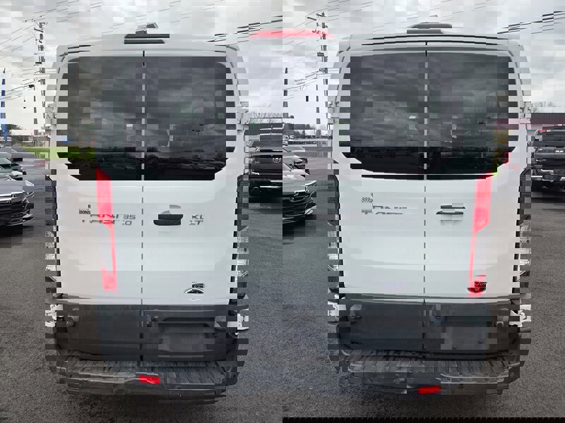 Used 2017 Ford Transit 350 XLT image 4