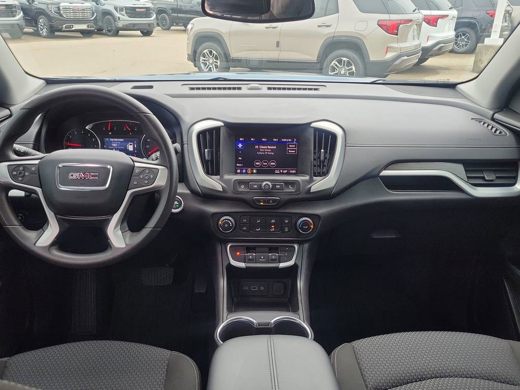 Used 2024 GMC Terrain SLE image 9